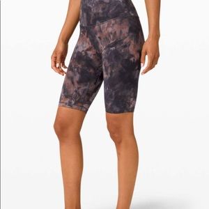 Lululemon SHR Diamond Dye 10" Shorts Sz 6
